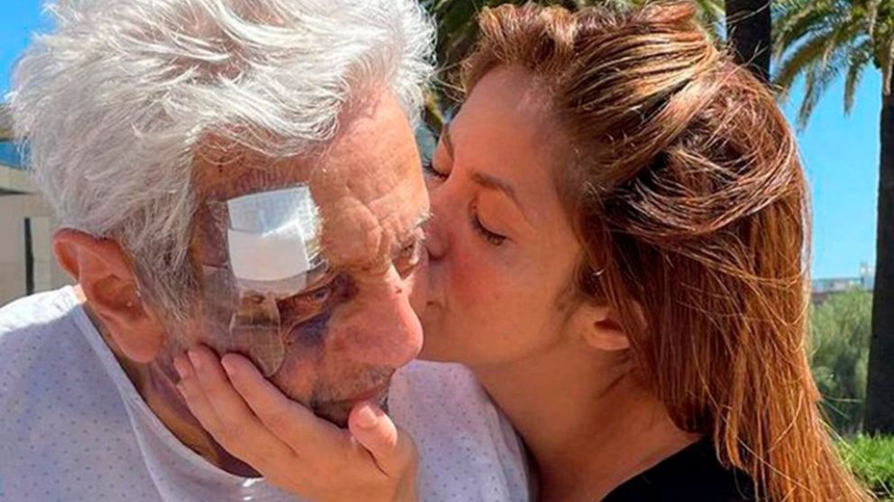 Shakira reveló el estado de salud de su padre tras viajar de urgencia a Colombia