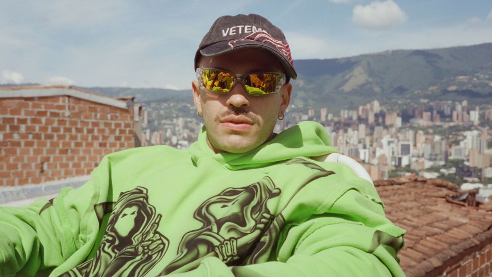 Feid estrena “Ferxxocalipsis”, un nuevo material como regalo para sus fans.