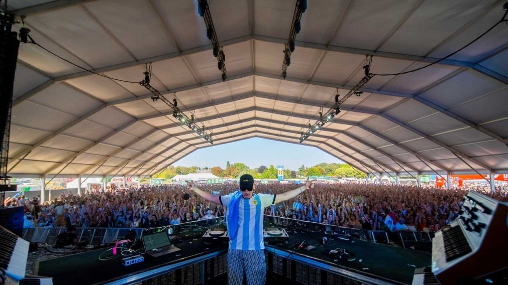 Tras brillar en Ibiza, Bizarrap continúa con su gira: qué países visitará