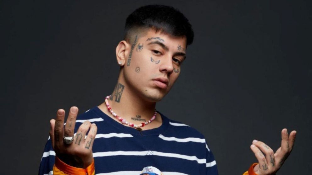 Duki recibió saludos de su familia, de Messi y de Ginóbili antes de su show en Madrid