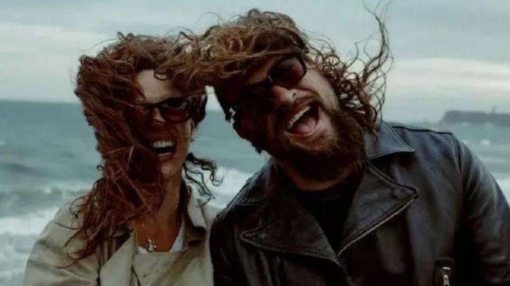 Jason Momoa y Adria Arjona confirmaron su relación a través de Instagram Stories.