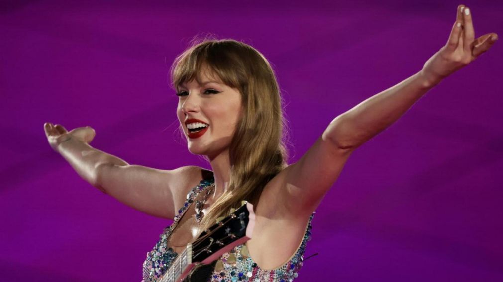 Taylor Swift desafía a The Beatles en las listas de Billboard con su nuevo álbum "The Tortured Poets Department"