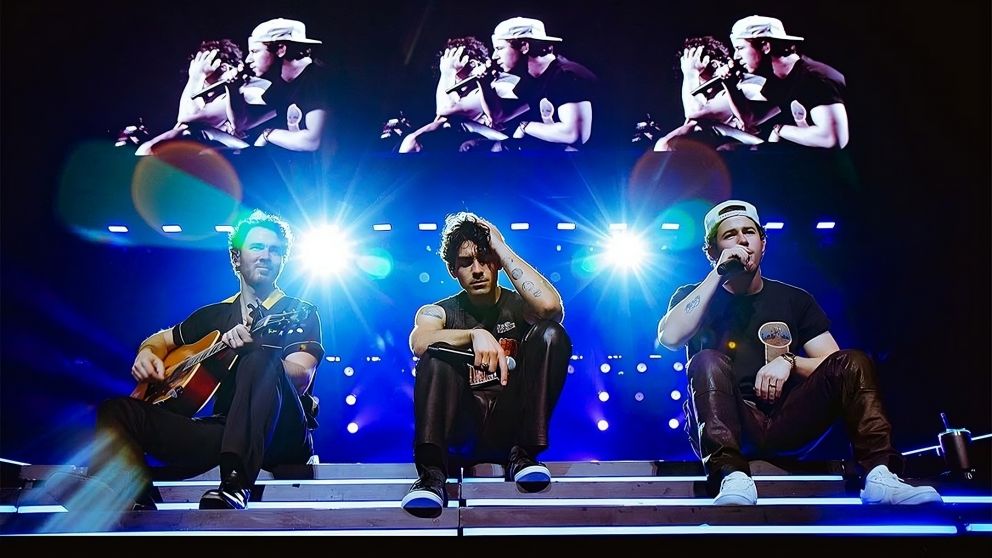 Los Jonas Brothers ya están en la Argentina y sus fans los acompañan a todas partes