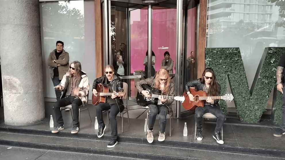 Megadeth sorprendió con un show exclusivo en la puerta del hotel en Buenos Aires