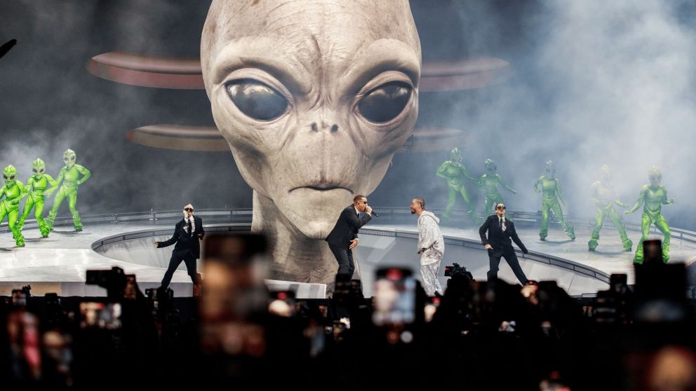 J Balvin se present� en Coachella con un espect�culo "Fuera de este mundo" y con�Will Smith de invitado