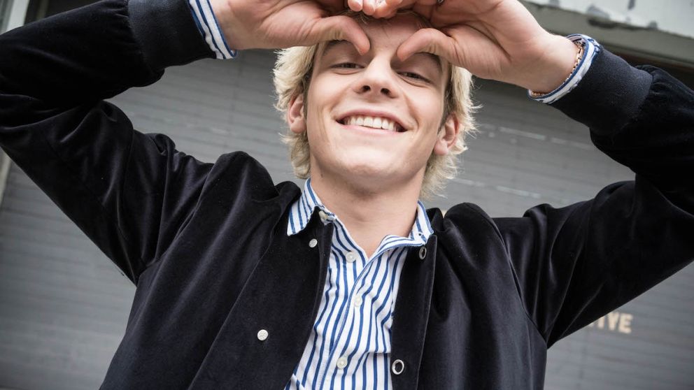 Ross Lynch besó a una fan en Lollapalooza Argentina 2024