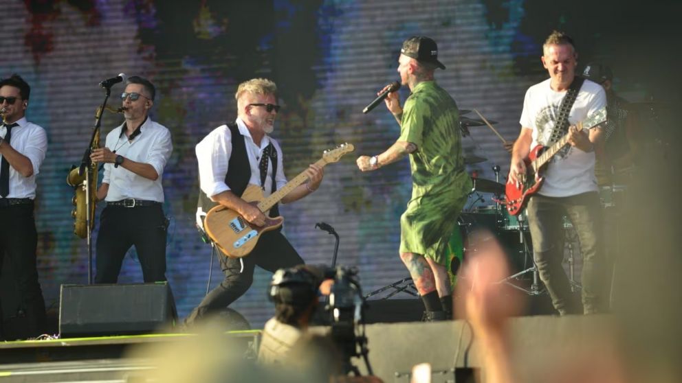 Los Pericos armaron su propia fiesta en la primera tarde del Cosquín Rock