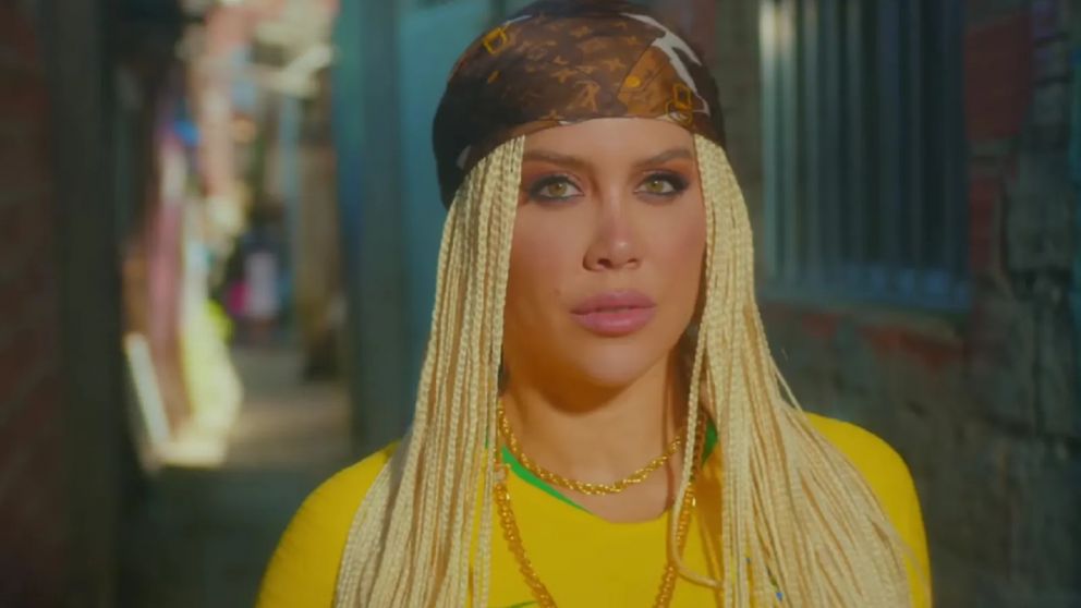 Wanda Nara presentó "O Bicho Vai Pegar", su nuevo tema grabado en una favela de Brasil