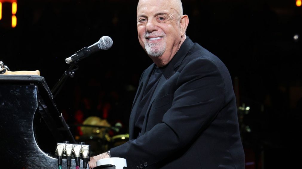 Despu�s de 17 a�os, Billy Joel lanz� una nueva canci�n, "Turn the lights back on"