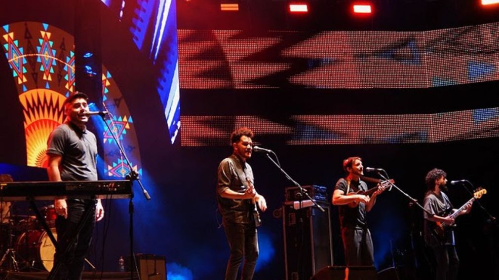 Con una presentaci�n �nica, Ahyre hizo vibrar el escenario en la Cuarta Luna de Cosqu�n