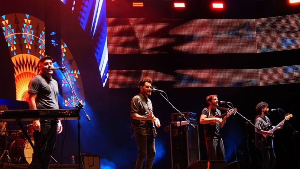 Con una presentación única, Ahyre hizo vibrar el escenario en la Cuarta Luna de Cosquín