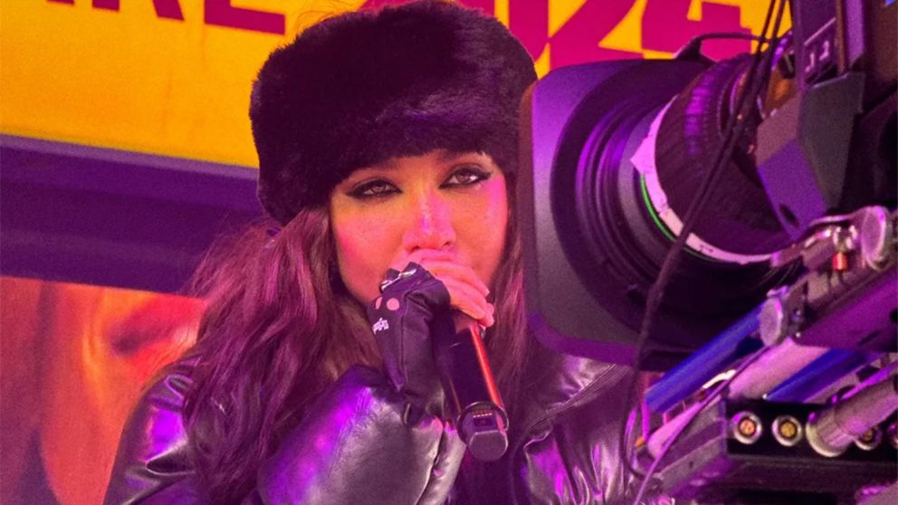 María Becerra cantó en Times Square.