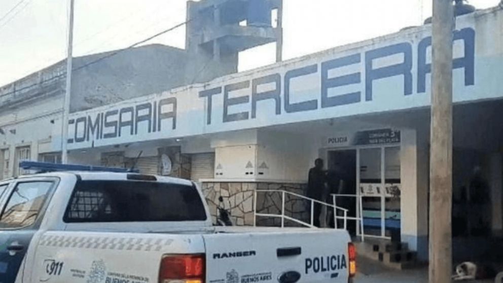 La comisaría de la que se escapó el detenido que estaba esposado a un caño.