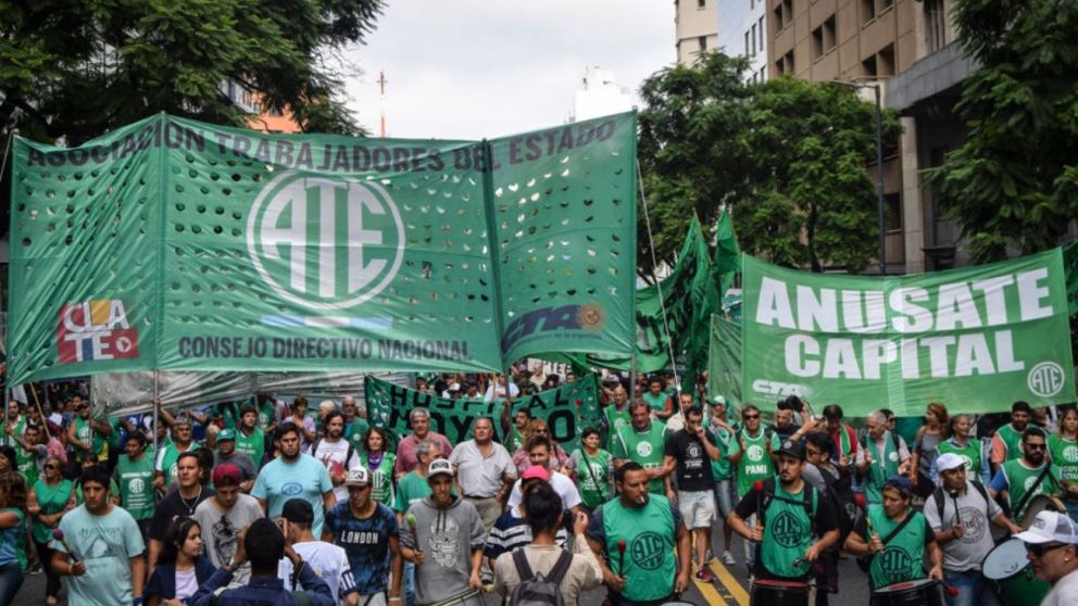 Estatales marchar�n al Ministerio de Econom�a para reclamar "paritarias libres".