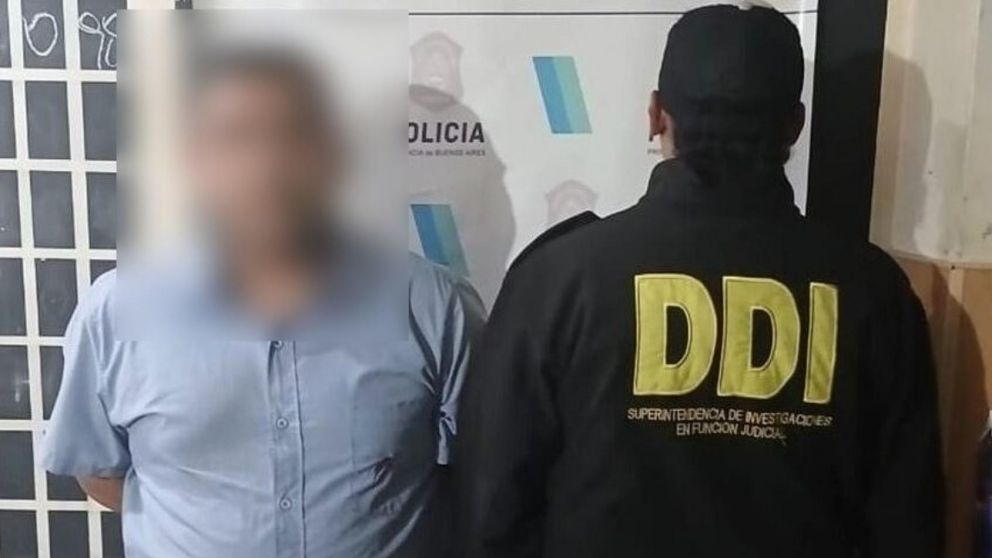 Este es el individuo que resultó aprehendido por los investigadores policiales.