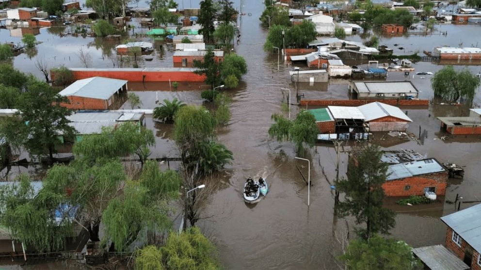 Se convirti� la primera v�ctima fatal del fuerte temporal que azot� a Buenos Aires (Imagen AP).