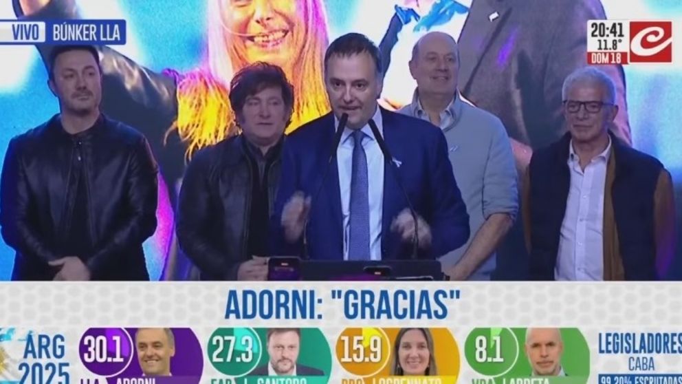 Manuel Adorni celebró el triunfo de La Libertad Avanza en CABA.