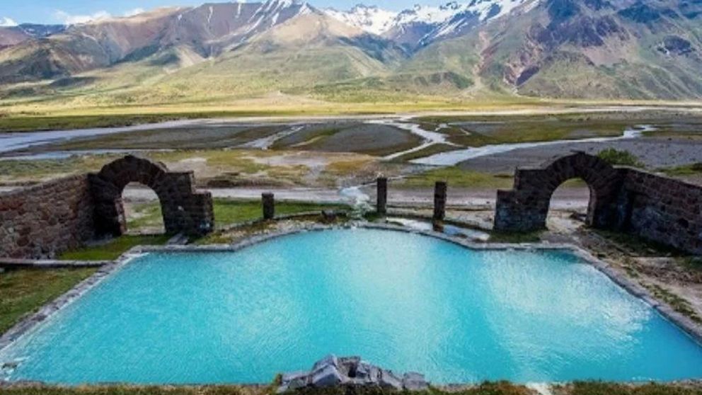 Termas de ensue�o que est�n "escondidas" cerca de los destinos m�s tur�sticos del pa�s.