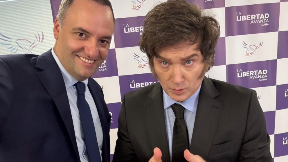 Ganó Manuel Adorni de La Libertad Avanza en las legislativas de la ciudad de Buenos Aires.