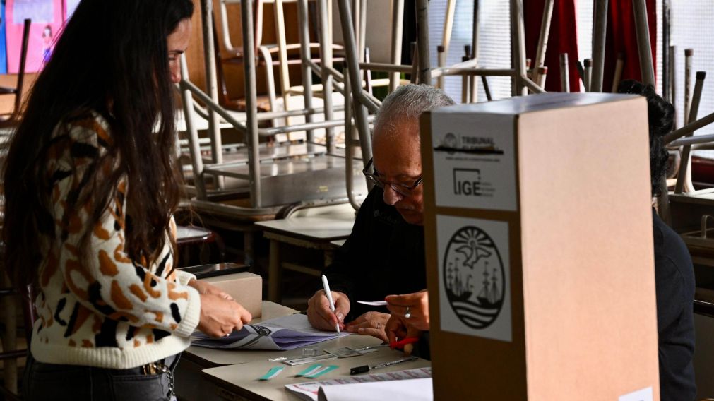 Cerr� el plazo para votar en la elecci�n porte�a (Foto NA).