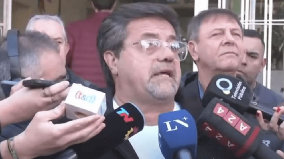 El candidato a legislador porte�o habl� con los periodistas.
