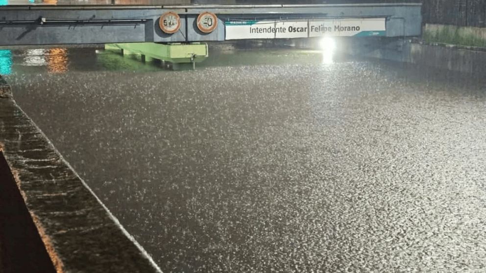 Feroz temporal en Buenos Aires: inundaciones, casi 800 evacuados y alerta meteorológica roja