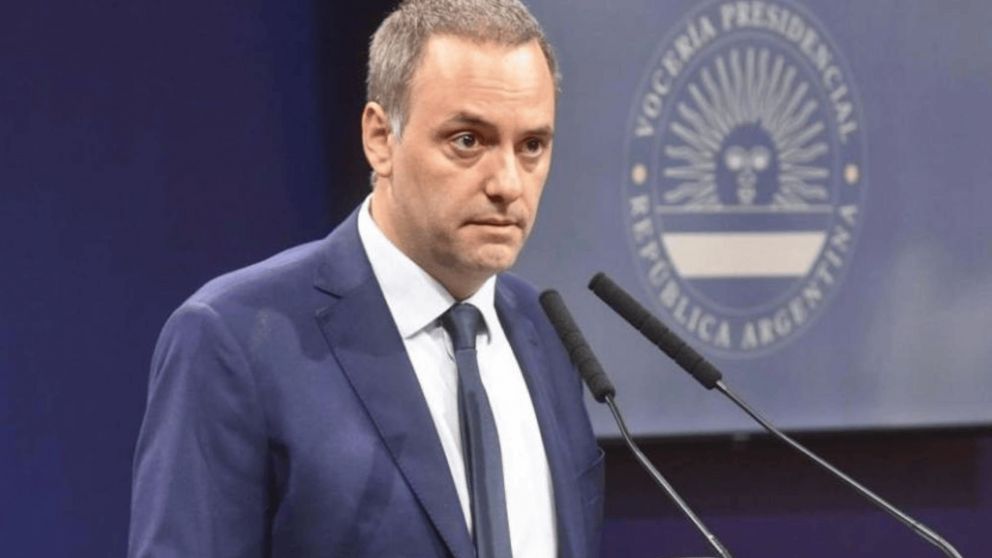 Manuel Adorni informó que los anuncios económicos se postergan para después de las elecciones.