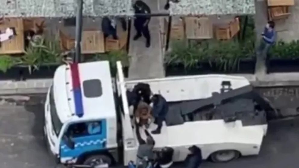 El insólito hecho sucedió en los Tribunales de la ciudad, justo en frente del edificio de la Corte bonaerense.