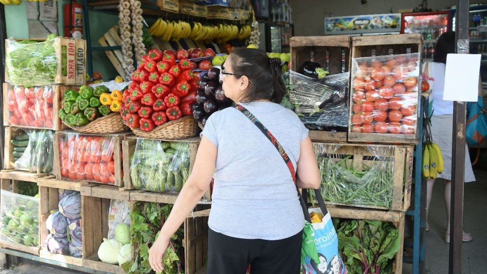 Hay alimentos que bajaron de precio en abril 2025, según los datos de inflación del Indec.