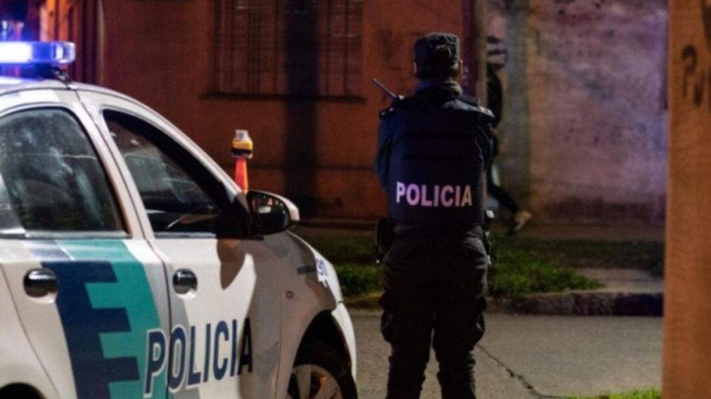 Los policías realizaron varias diligencias para apresar al delincuente prófugo.
