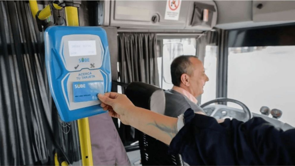 El boleto de algunas l�neas de colectivos del AMBA cuestan m�s que otras.