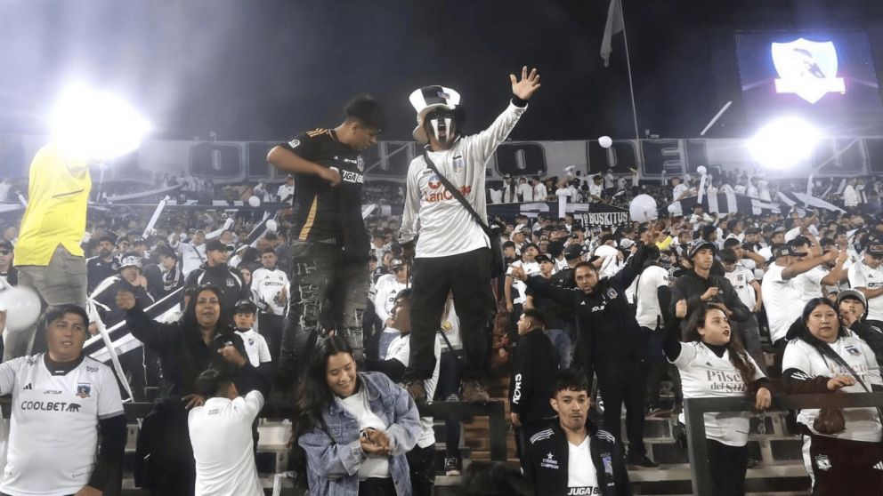 Detuvieron a 30 hinchas de Colo Colo en inmediaciones al estadio de Racing en la previa al partido por Copa Libertadores (Imagen ilustrativa/Photosports).