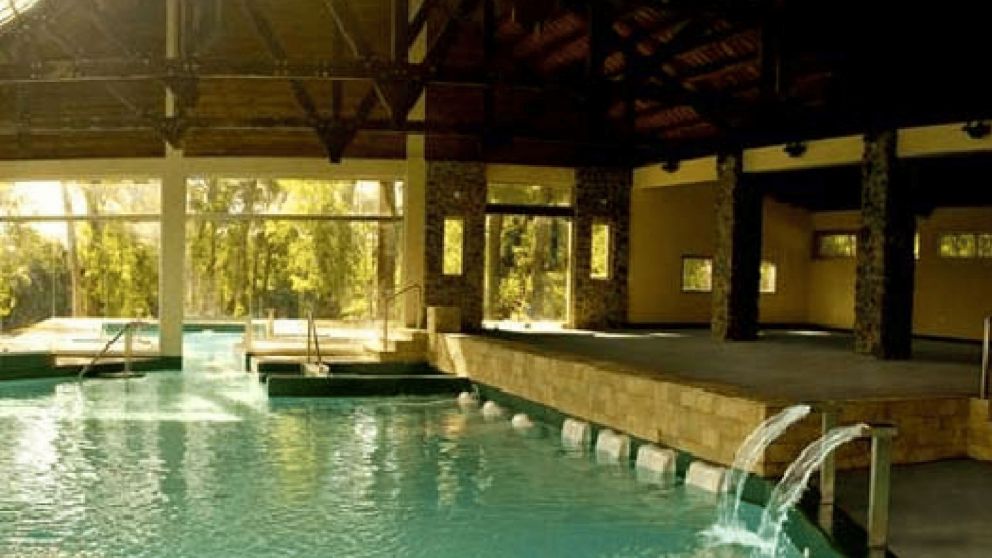 ¿Cuál es el destino escondido con termas para visitar en la temporada de frío?