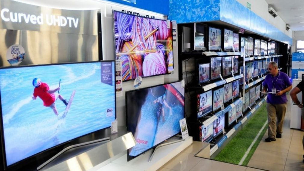 El Ejecutivo reducirá los impuestos internos que pagarán los televisores.