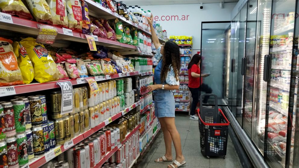 Se espera una baja de la inflación luego del 3,7% registrado en marzo (NA).