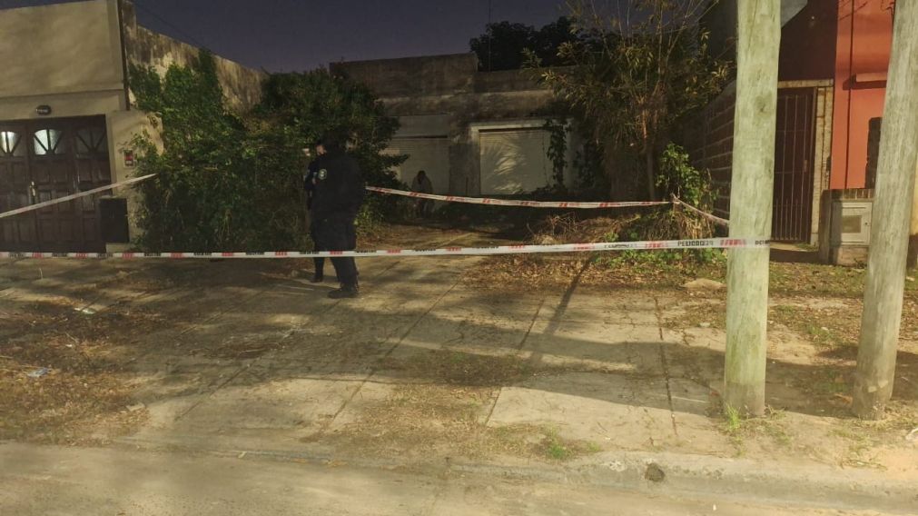 Un hombre convivió más de tres años con el cadáver de su madre (Foto X).