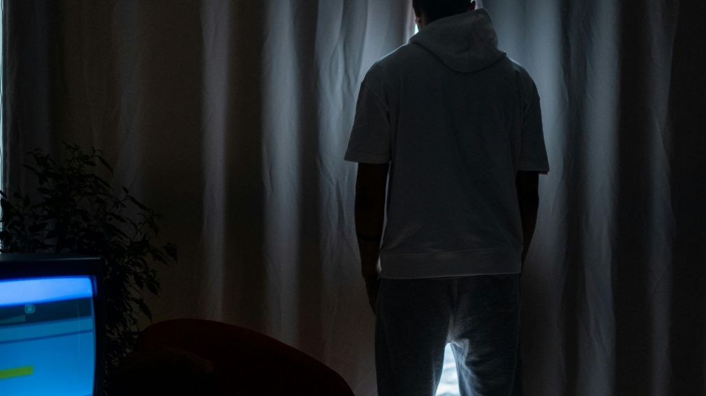 Preocupante, aumenta el hikikomori: jóvenes encerrados permanentemente.