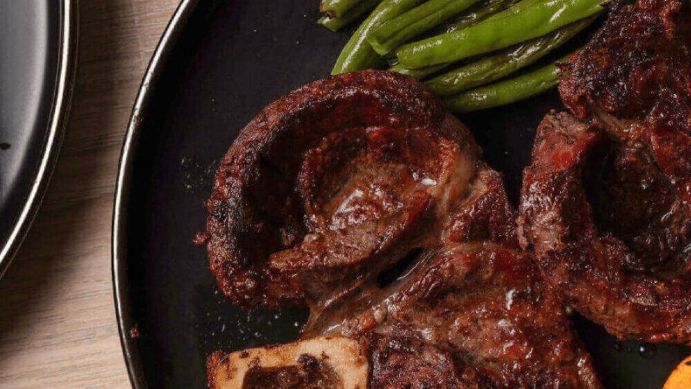 Ni falda ni espinazo: El corte de carne por $4700 que se puso de moda para guisos, parrillas y platos gourmet