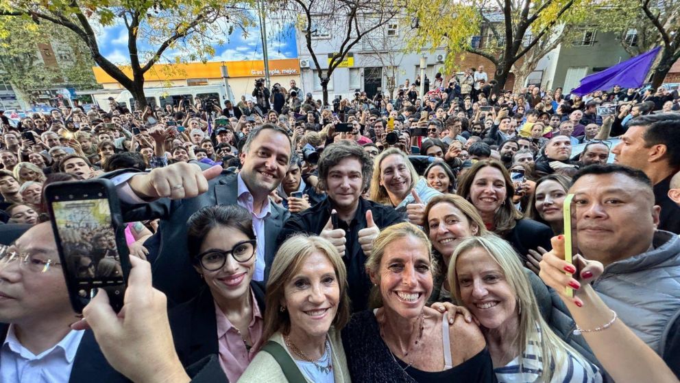 Javier Milei con Manuel Adorni.