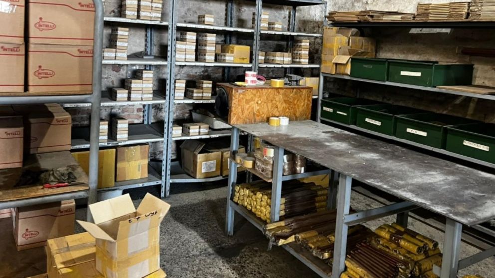 Algunos de los objetos que se incautaron en los diferentes procedimientos.