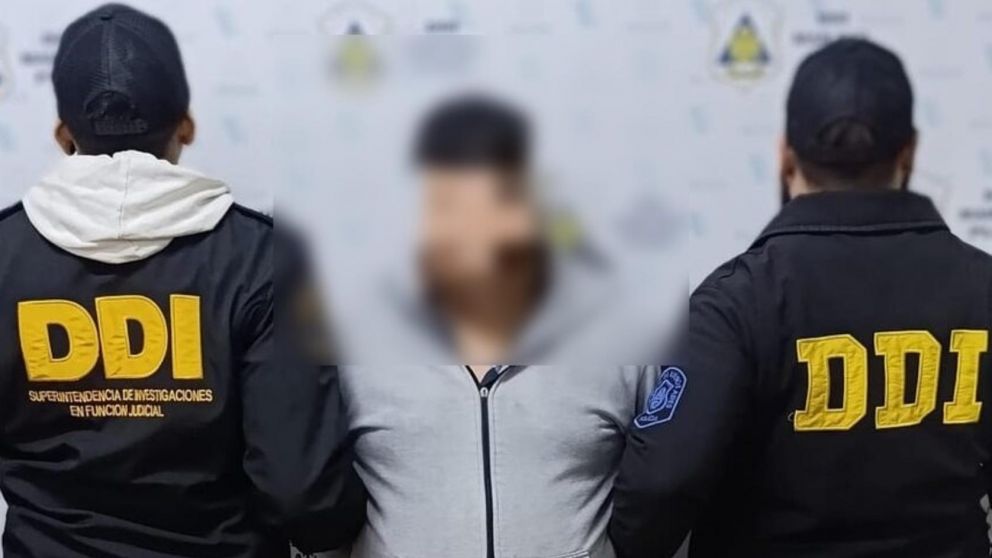 Este es el individuo que resultó aprehendido por los investigadores policiales.