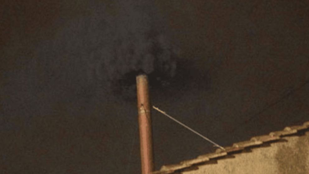 Cónclave y humo negro: en la primera jornada no hubo decisión para elegir al próximo Papa