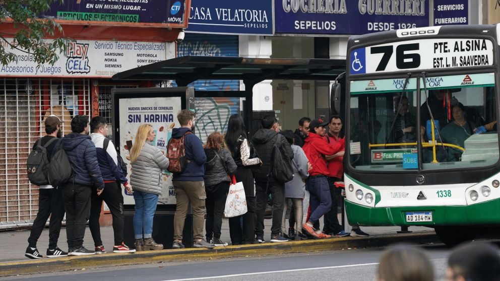 Paro de colectivos: qué líneas funcionan y cuáles no este martes 6 de mayo.