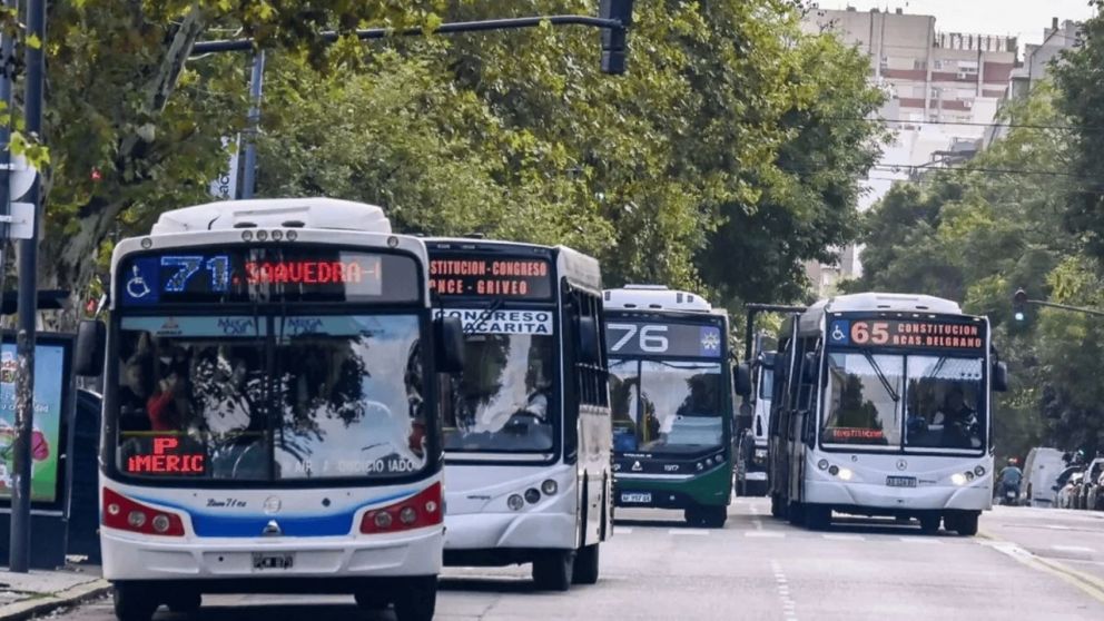 Paro de colectivos: empezó la medida de fuerza que anunció la UTA por 24 horas.
