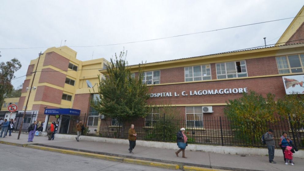 Fachada del ingreso al Hospital "Luis Lagomaggiore" en la capital mendocina.
