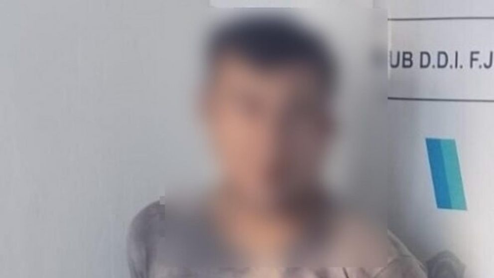 Este es el individuo que resultó capturado por los investigadores policiales.