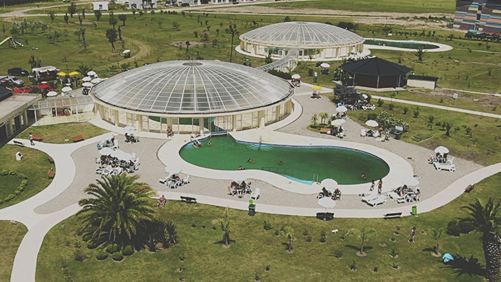 En familia, pareja o amigos: descansa a pocos kil�metros de CABA en estas espectaculares termas.