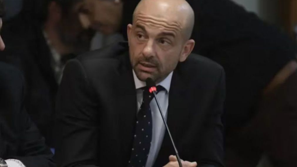 El funcionario anticipó que Javier Milei “va a declarar a la aerolínea susceptible de privatizar".