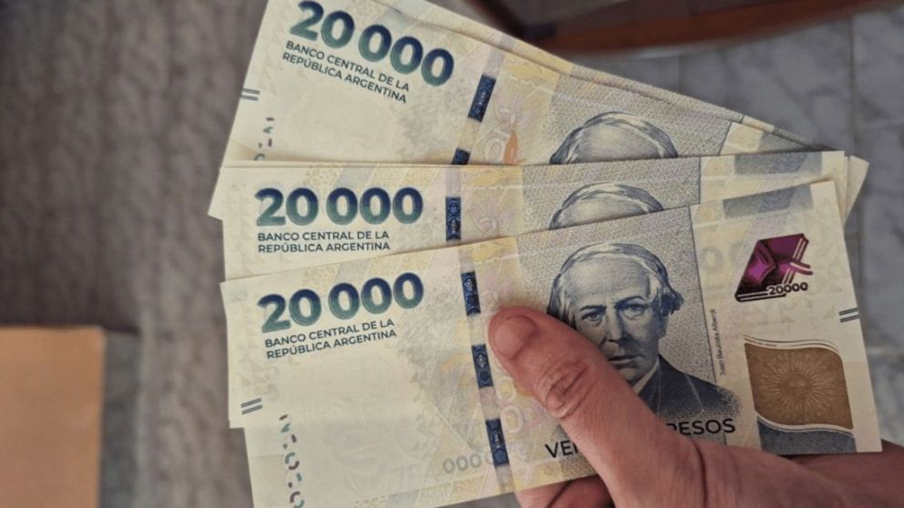 Un informe de la UBA reveló que el salario mínimo acumula una caída del 31% durante la gestión de Javier Milei.