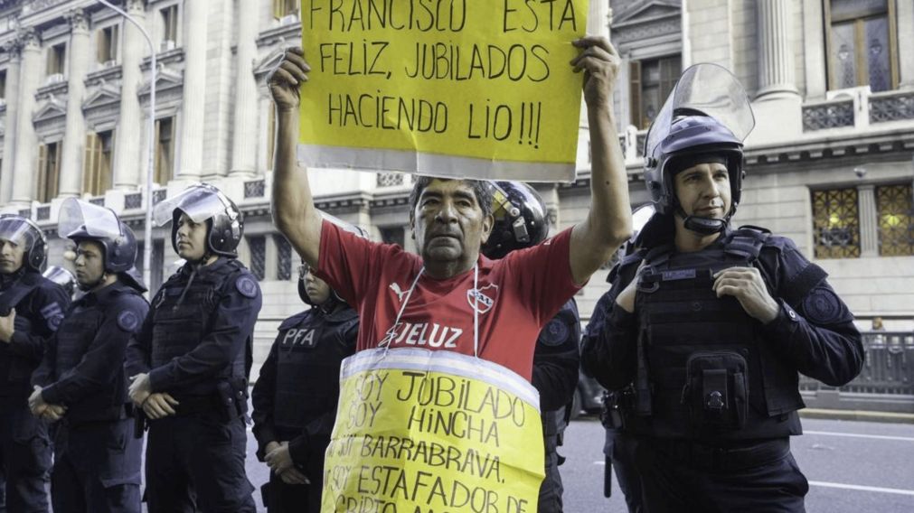 ¡EN VIVO! Marcha de jubilados: el Congreso custodiado por efectivos de Gendarmería